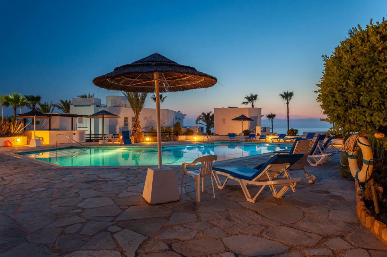 Villa Margo By The Sea Paphos Exterior photo